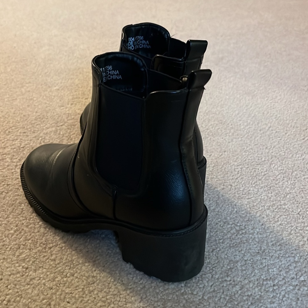 Forever 21 Women's black chelsea boot faux leather - Picture 4 of 8